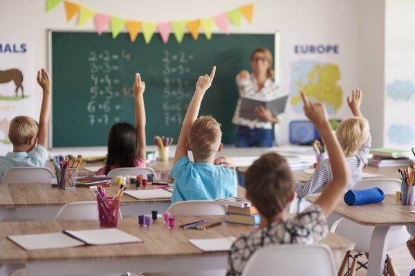 Educaţie: Creşte costul standard per elev, antepreşcolar şi preşcolar